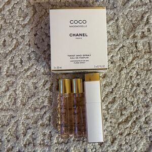 CHANEL Coco Mademoiselle Twist and Spray Set - Gold and White